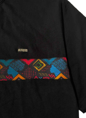 Camiseta Negra Unisex de Algodón Con Colorida Franja
