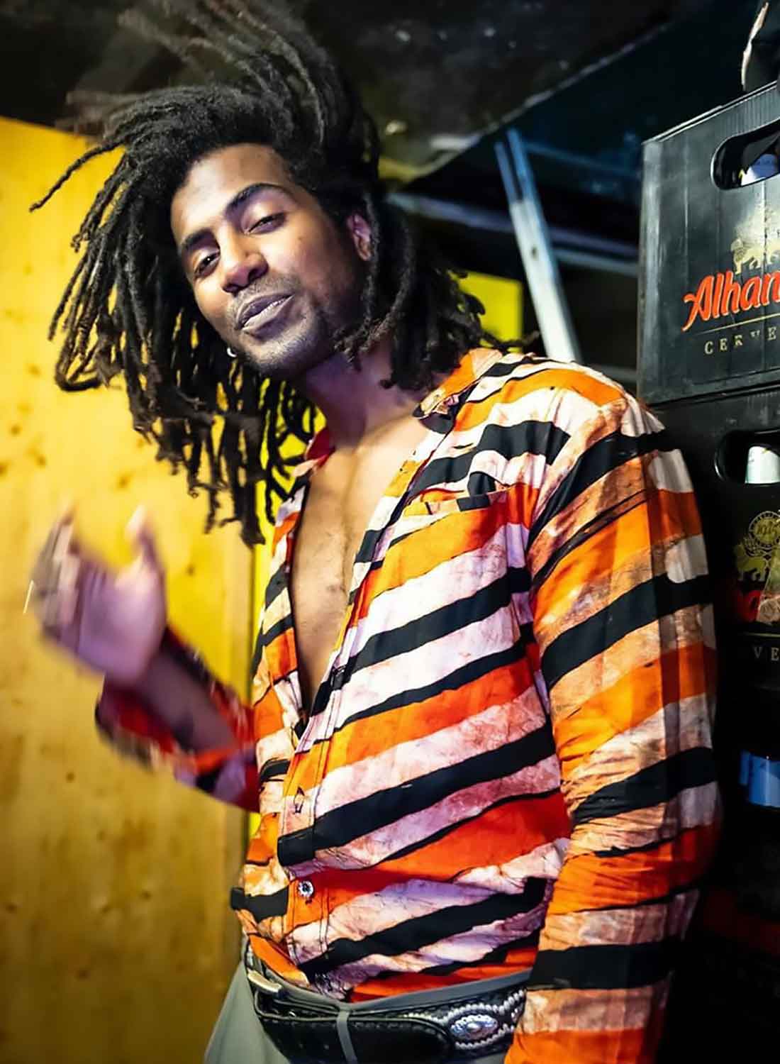 Camisa confeccionada artesanalmente y teñida a mano. Stripes 1